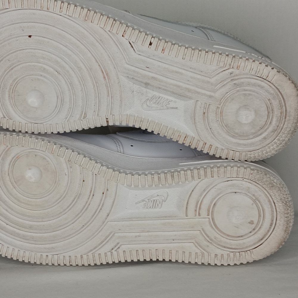 Nike - Picture 5 of 11